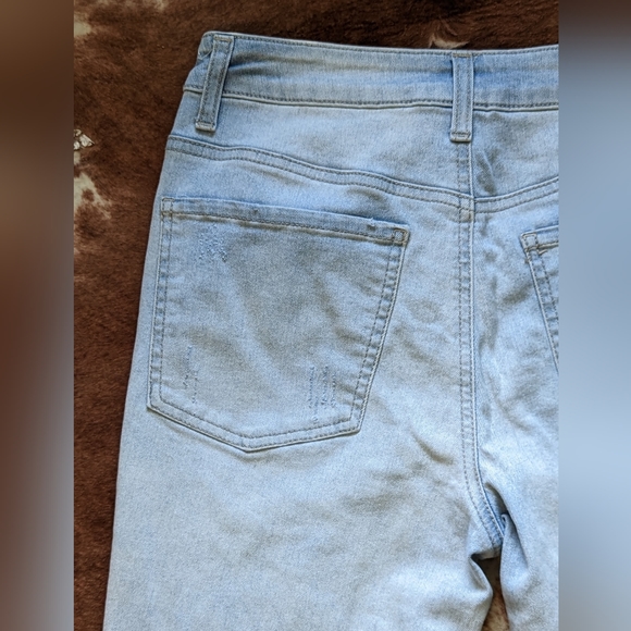 So High Rise Distressed Jegging - Picture 15 of 16